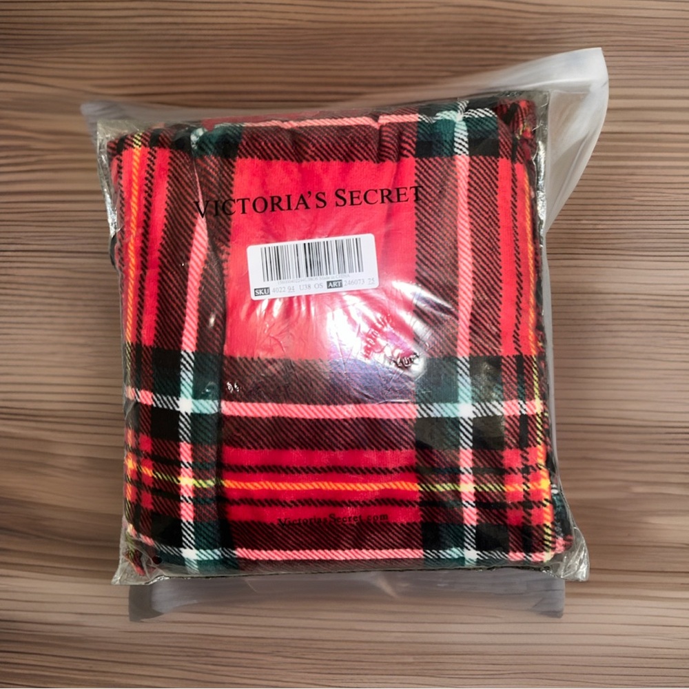 Victoria Secrets Pink Plaid Holiday Soft Cozy Plush Blanket